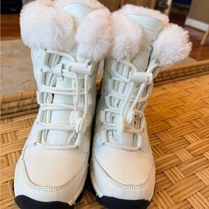 Cozy White Fur-Lined Kids Boots